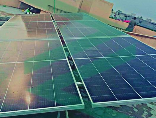 name some of the industries in pakistan that use solar power